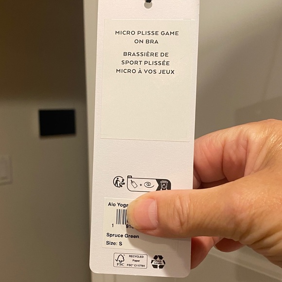 Alo yoga bra

Color spruce green. Size small - Picture 5 of 5